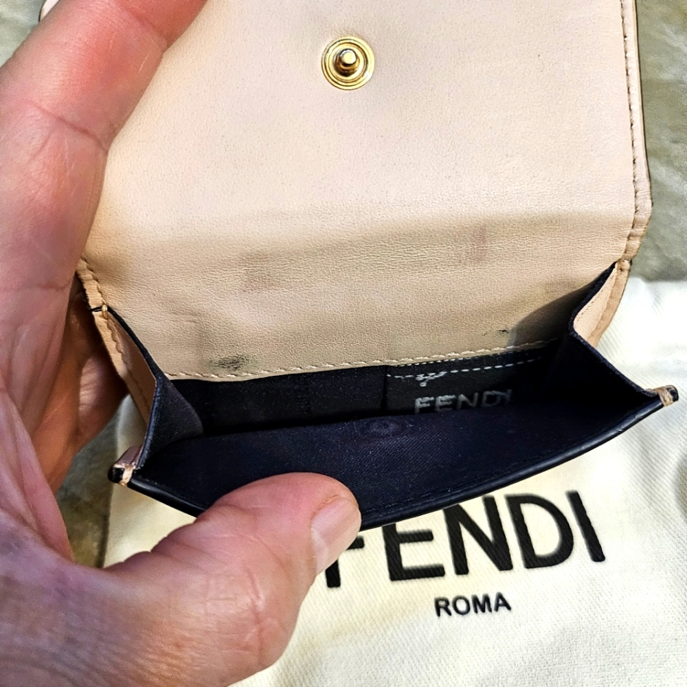 Authentic Fendi small compact wallet in light pink color - Picture 5 of 11